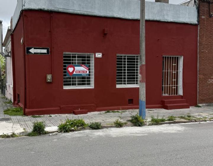 Se vende casa monoambiente en propiedad horizontal, ubicada en La Blanqueada, en una zona con exce...