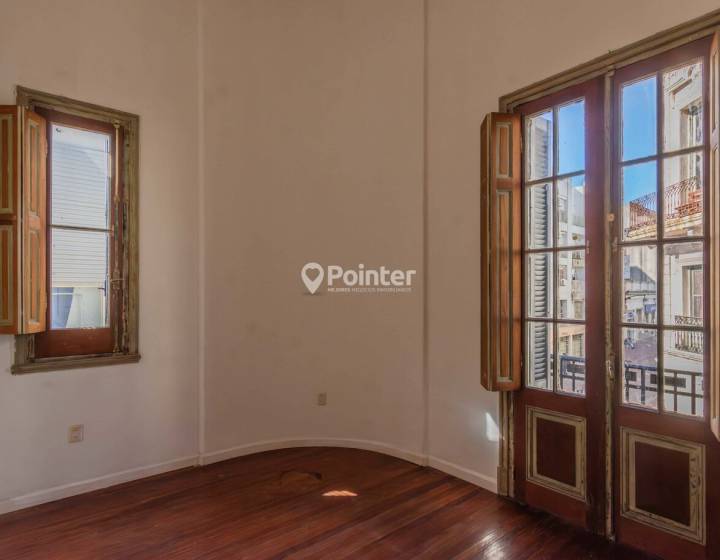 Apartamento de 4 dormitorios con terraza exclusiva de casi 80 m en Ciudad Vieja