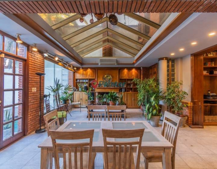 Espectacular Casa En Pocitos, 5 Dormitorios,6 Ba&ntilde;os,parrillero Y Piscina