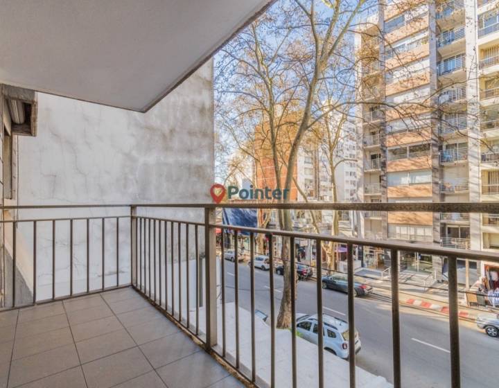 Alquilo Apartamento De 3 Dormitorios Y 2 Ba&ntilde;os Con Renta, Garaje, Porter&iacute;a 24hs, Pocitos