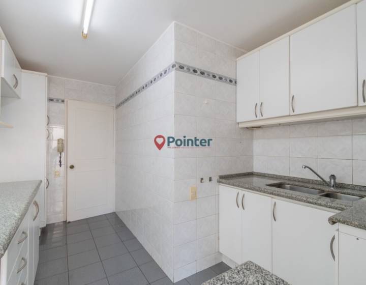 Alquilo Apartamento De 3 Dormitorios Y 2 Ba&ntilde;os Con Renta, Garaje, Porter&iacute;a 24hs, Pocitos
