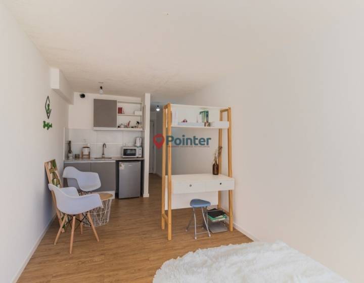 Vendo Apartamento Monoambiente En Piso Alto, Se Vende Con Renta, Centro, Montevideo