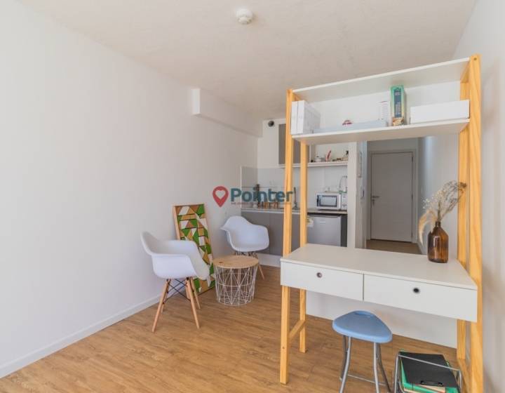 Vendo Apartamento Monoambiente En Piso Alto, Se Vende Con Renta, Centro, Montevideo