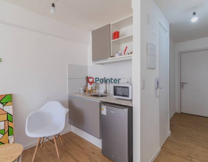 Vendo Apartamento Monoambiente En Piso Alto, Se Vende Con Renta, Centro, Montevideo