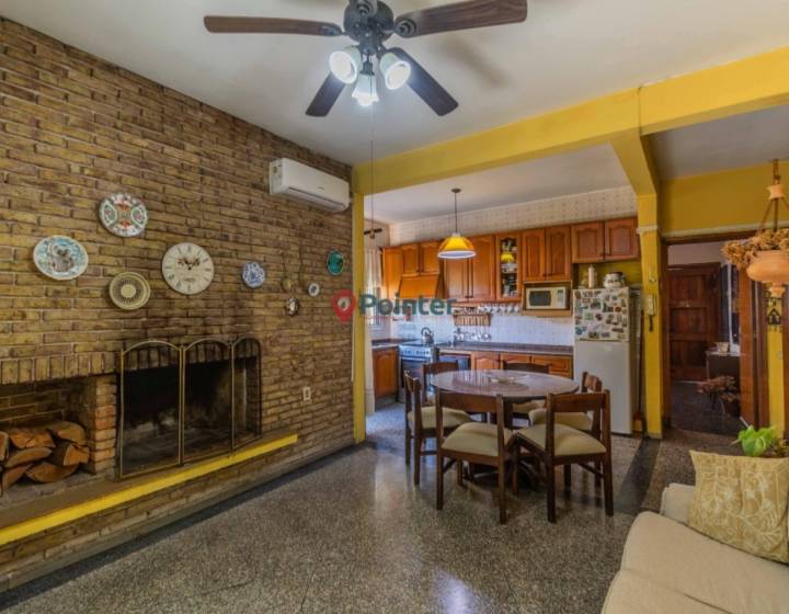 Venta Hermosa Casa 2 Dormitorios Con Gran Fondo -