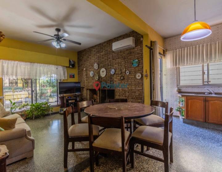 Venta Hermosa Casa 2 Dormitorios Con Gran Fondo -