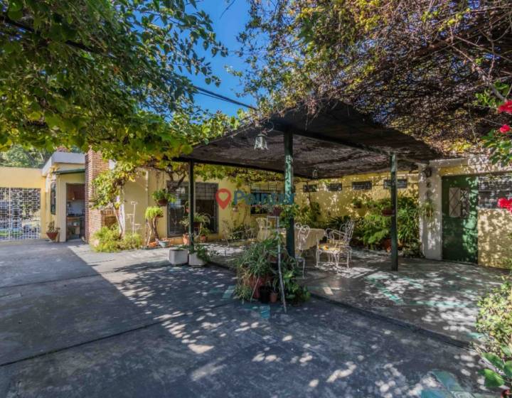 Venta Hermosa Casa 2 Dormitorios Con Gran Fondo -