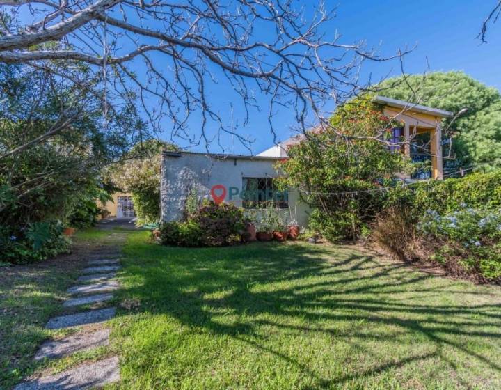 Venta Hermosa Casa 2 Dormitorios Con Gran Fondo -
