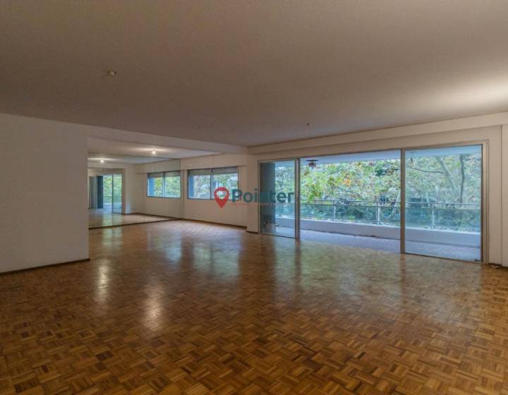 Apartamento De 4 Dormitorios + Servicio En Pocitos - Garaje