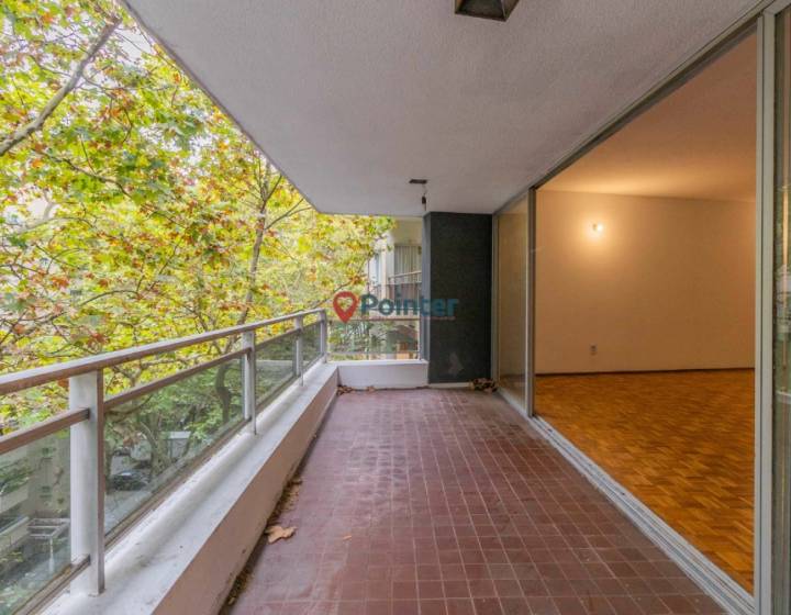 Apartamento De 4 Dormitorios + Servicio En Pocitos - Garaje
