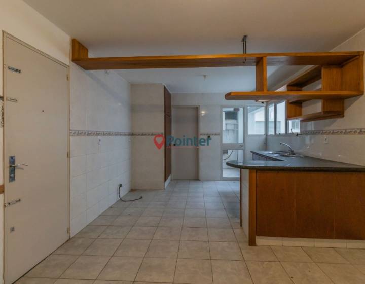 Apartamento De 4 Dormitorios + Servicio En Pocitos - Garaje