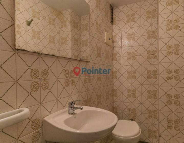 Apartamento De 4 Dormitorios + Servicio En Pocitos - Garaje