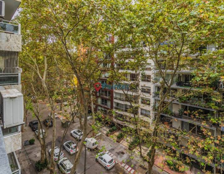 Apartamento De 4 Dormitorios + Servicio En Pocitos - Garaje