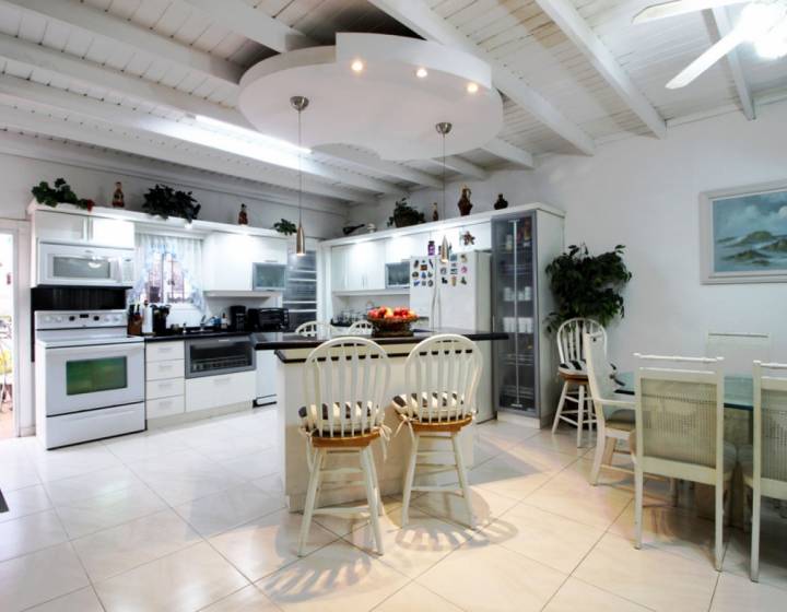 CASA PADRON UNICO EN UNA PLANTA, 2 DORMITORIOS, LA BLANQUEADA GARAGE Y PATIO EN EXCELENTE ESTADO.