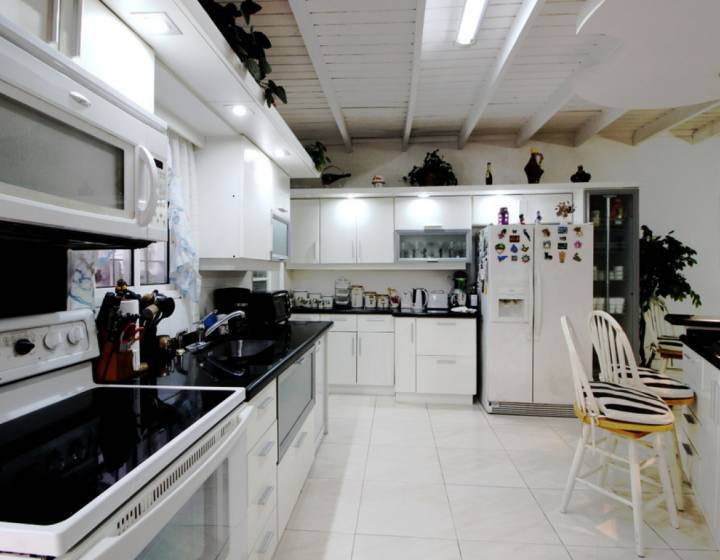 CASA PADRON UNICO EN UNA PLANTA, 2 DORMITORIOS, LA BLANQUEADA GARAGE Y PATIO EN EXCELENTE ESTADO.