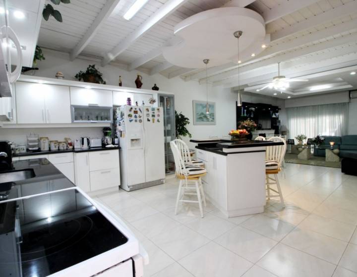 CASA PADRON UNICO EN UNA PLANTA, 2 DORMITORIOS, LA BLANQUEADA GARAGE Y PATIO EN EXCELENTE ESTADO.