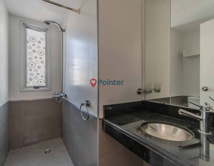 Alquilo apartamento de 2 dormitorios con garaje, balc&oacute;n al frente, Pocitos