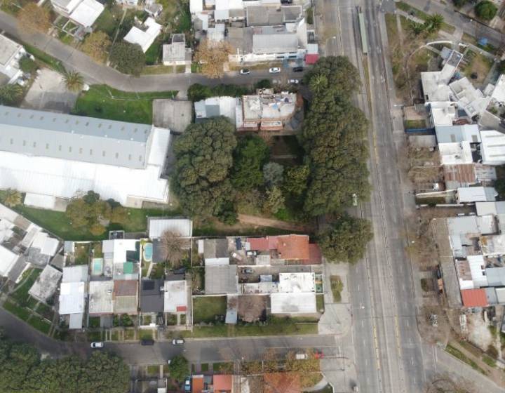 SE VENDE TERRENO SOBRE AVDA.GARZON