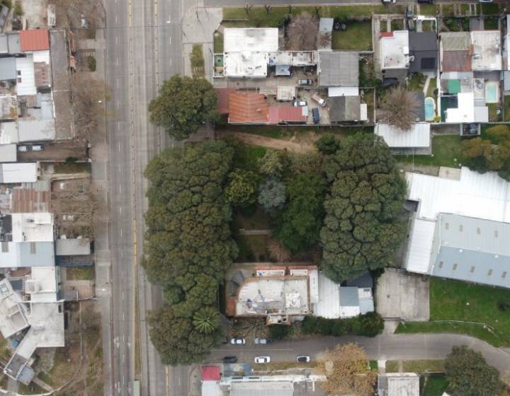 SE VENDE TERRENO SOBRE AVDA.GARZON