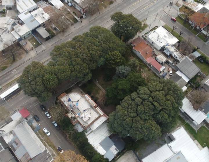 SE VENDE TERRENO SOBRE AVDA.GARZON