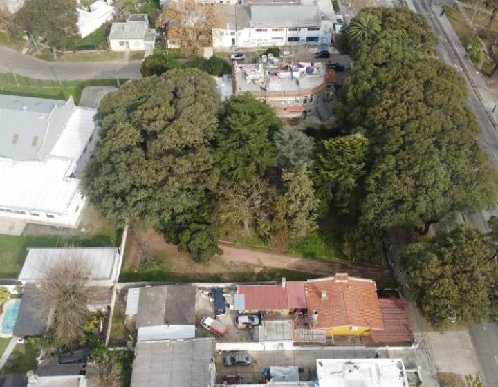 SE VENDE TERRENO SOBRE AVDA.GARZON