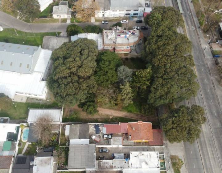 SE VENDE TERRENO SOBRE AVDA.GARZON