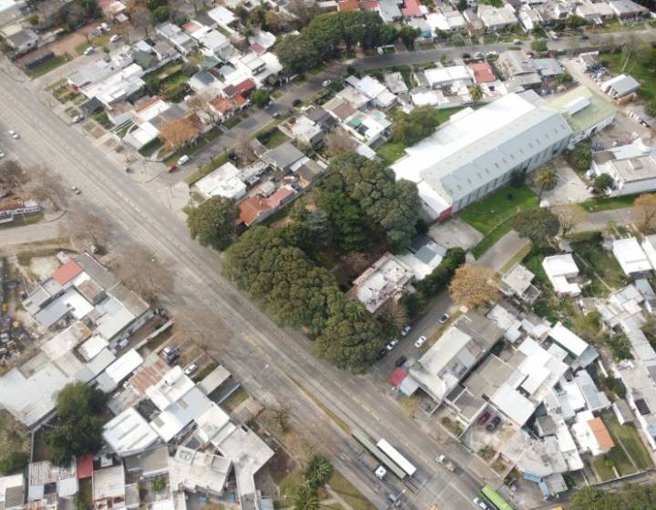 SE VENDE TERRENO SOBRE AVDA.GARZON