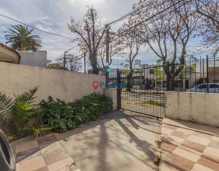 Venta Casa de dos dormitorios en el limite de Prado/Capurro