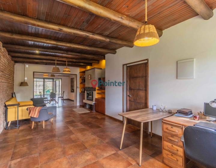 SE VENDE MAGNIFICA CASA EN LOMAS DE SOLYMAR