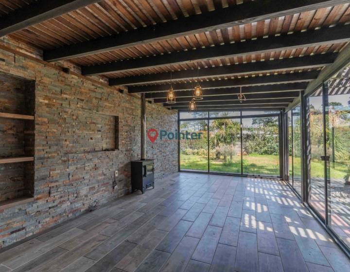 SE VENDE MAGNIFICA CASA EN LOMAS DE SOLYMAR