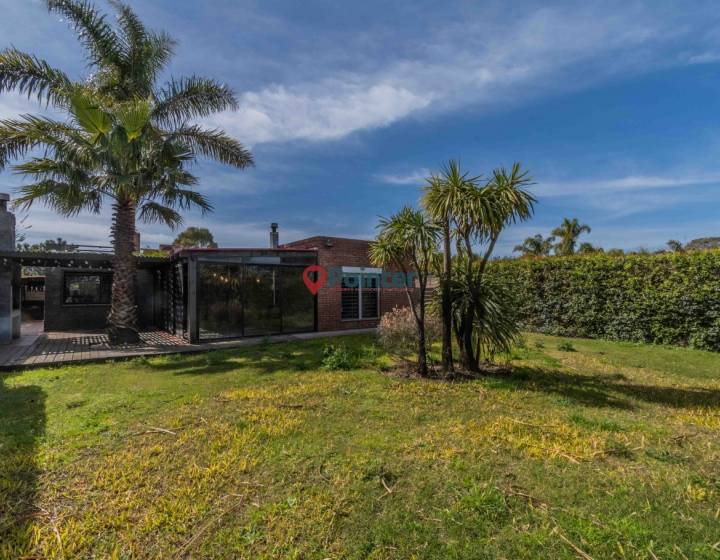 SE VENDE MAGNIFICA CASA EN LOMAS DE SOLYMAR