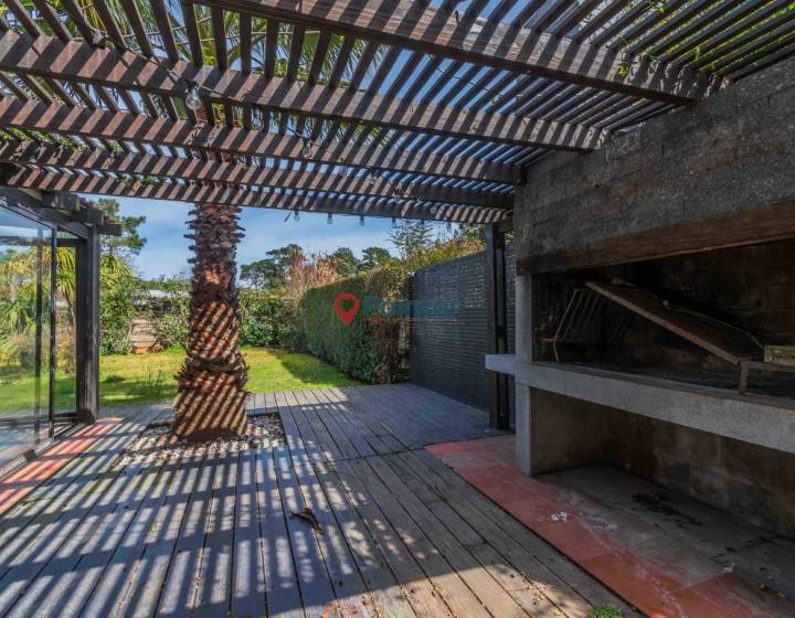 SE VENDE MAGNIFICA CASA EN LOMAS DE SOLYMAR