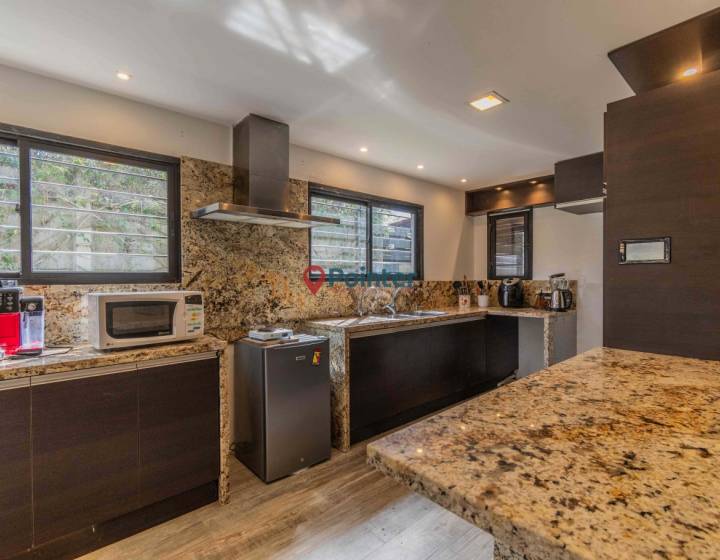 SE VENDE MAGNIFICA CASA EN LOMAS DE SOLYMAR