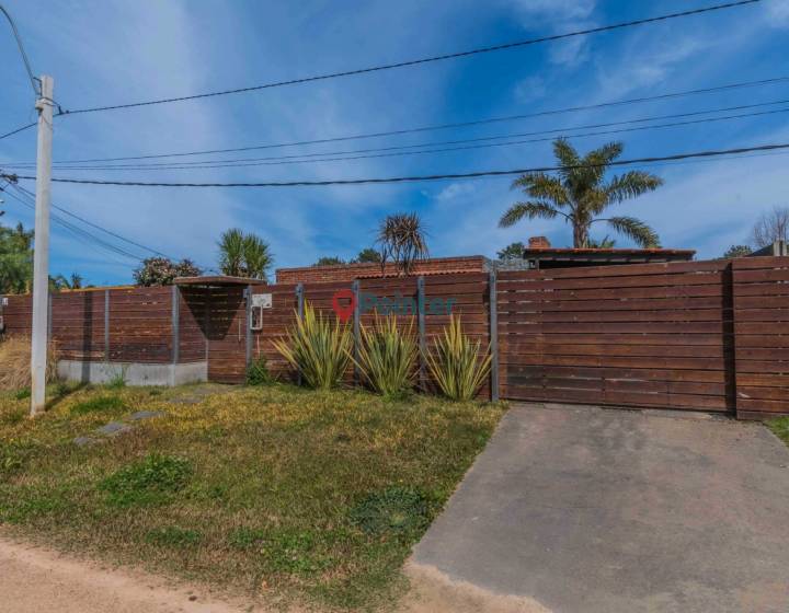 SE VENDE MAGNIFICA CASA EN LOMAS DE SOLYMAR