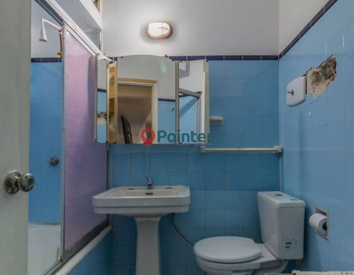 Vendo casa en propiedad horizontal a reciclar, 3 dormitorios, 2 ba&ntilde;os, garaje, fondo verde, Punta Go