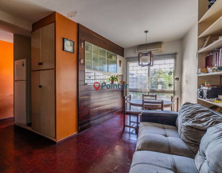 Vendo casa en propiedad horizontal a reciclar, 3 dormitorios, 2 ba&ntilde;os, garaje, fondo verde, Punta Go