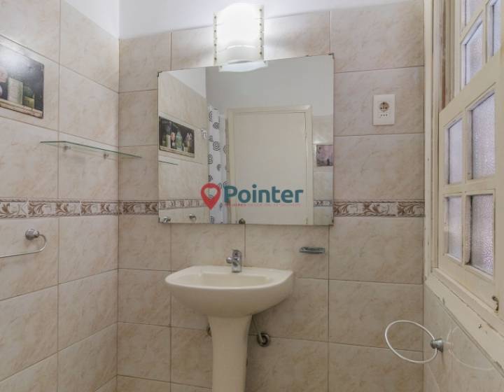 Vendo casa en propiedad horizontal a reciclar, 3 dormitorios, 2 ba&ntilde;os, garaje, fondo verde, Punta Go