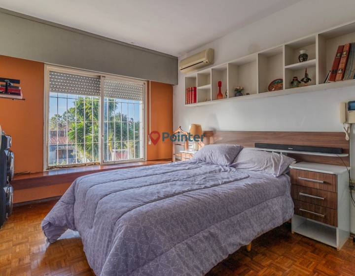 Vendo casa en propiedad horizontal a reciclar, 3 dormitorios, 2 ba&ntilde;os, garaje, fondo verde, Punta Go