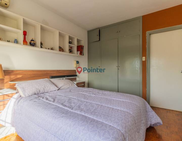 Vendo casa en propiedad horizontal a reciclar, 3 dormitorios, 2 ba&ntilde;os, garaje, fondo verde, Punta Go
