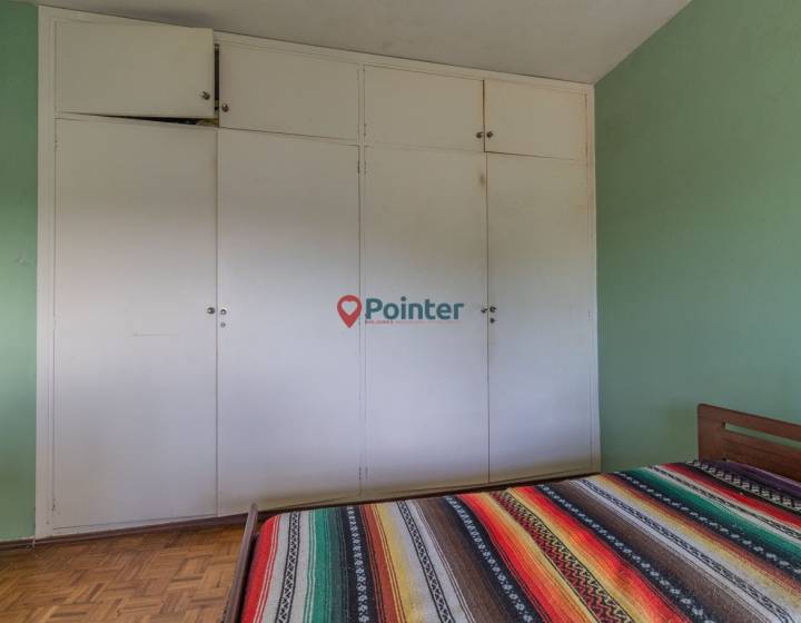 Vendo casa en propiedad horizontal a reciclar, 3 dormitorios, 2 ba&ntilde;os, garaje, fondo verde, Punta Go