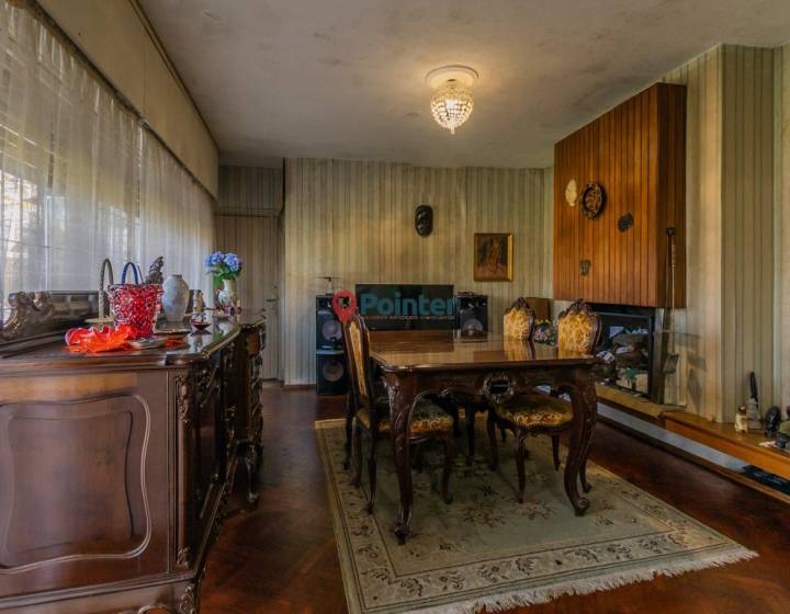 Vendo casa en propiedad horizontal a reciclar, 3 dormitorios, 2 ba&ntilde;os, garaje, fondo verde, Punta Go