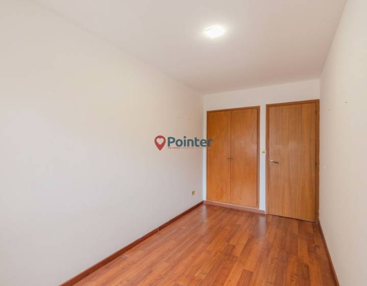 Vendo apartamento de 3 dormitorios y servicio con garaje sobre la Rambla de Punta Carretas