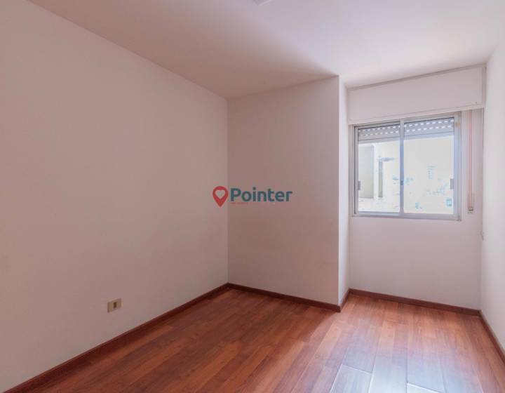 Vendo apartamento de 3 dormitorios y servicio con garaje sobre la Rambla de Punta Carretas