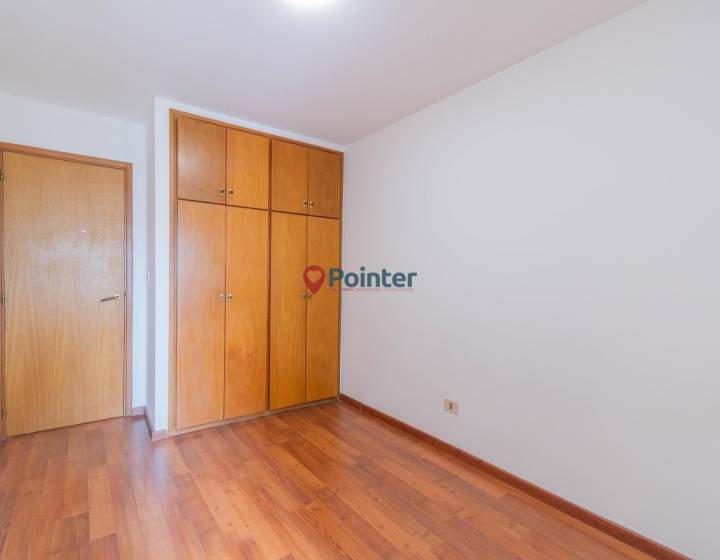 Vendo apartamento de 3 dormitorios y servicio con garaje sobre la Rambla de Punta Carretas