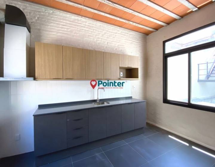 Alquilo Apartamento Triplex De 2 Dormitorios Con Terraza Y Mirador, Ciudad Vieja