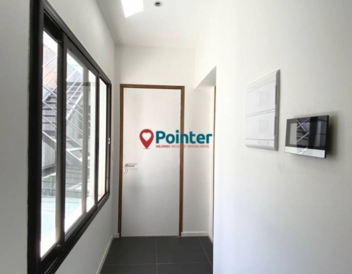 Alquilo Apartamento Triplex De 2 Dormitorios Con Terraza Y Mirador, Ciudad Vieja