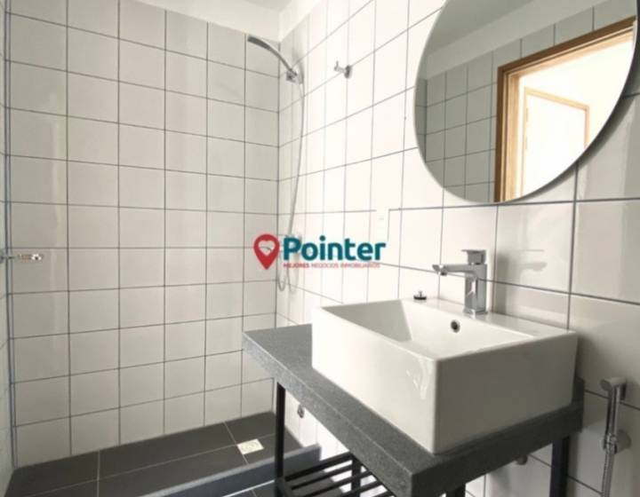 Alquilo Apartamento Triplex De 2 Dormitorios Con Terraza Y Mirador, Ciudad Vieja