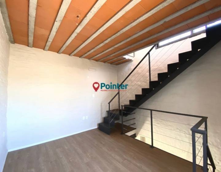 Alquilo Apartamento Triplex De 2 Dormitorios Con Terraza Y Mirador, Ciudad Vieja