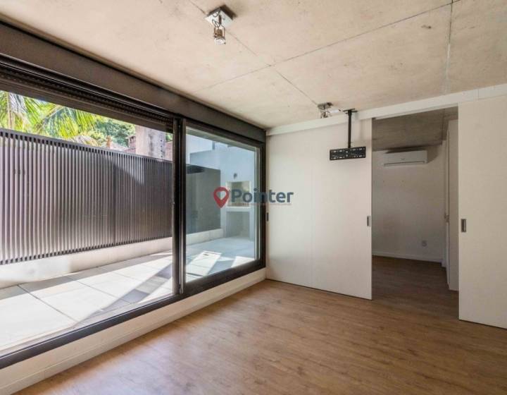 Alquilo apartamento de 1 dormitorio tipo loft, patio con parrillero, Punta Carretas