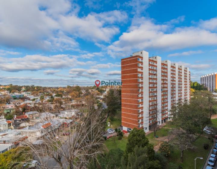 Alquilo apartamento de 4 dormitorios con cochera en Parque Posadas, Prado